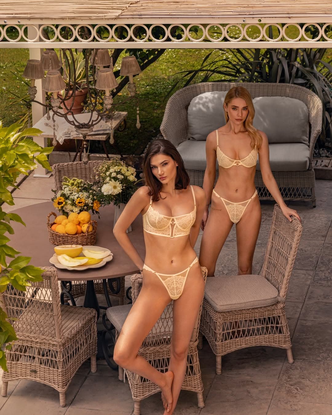 Lemon lace sets in the garden